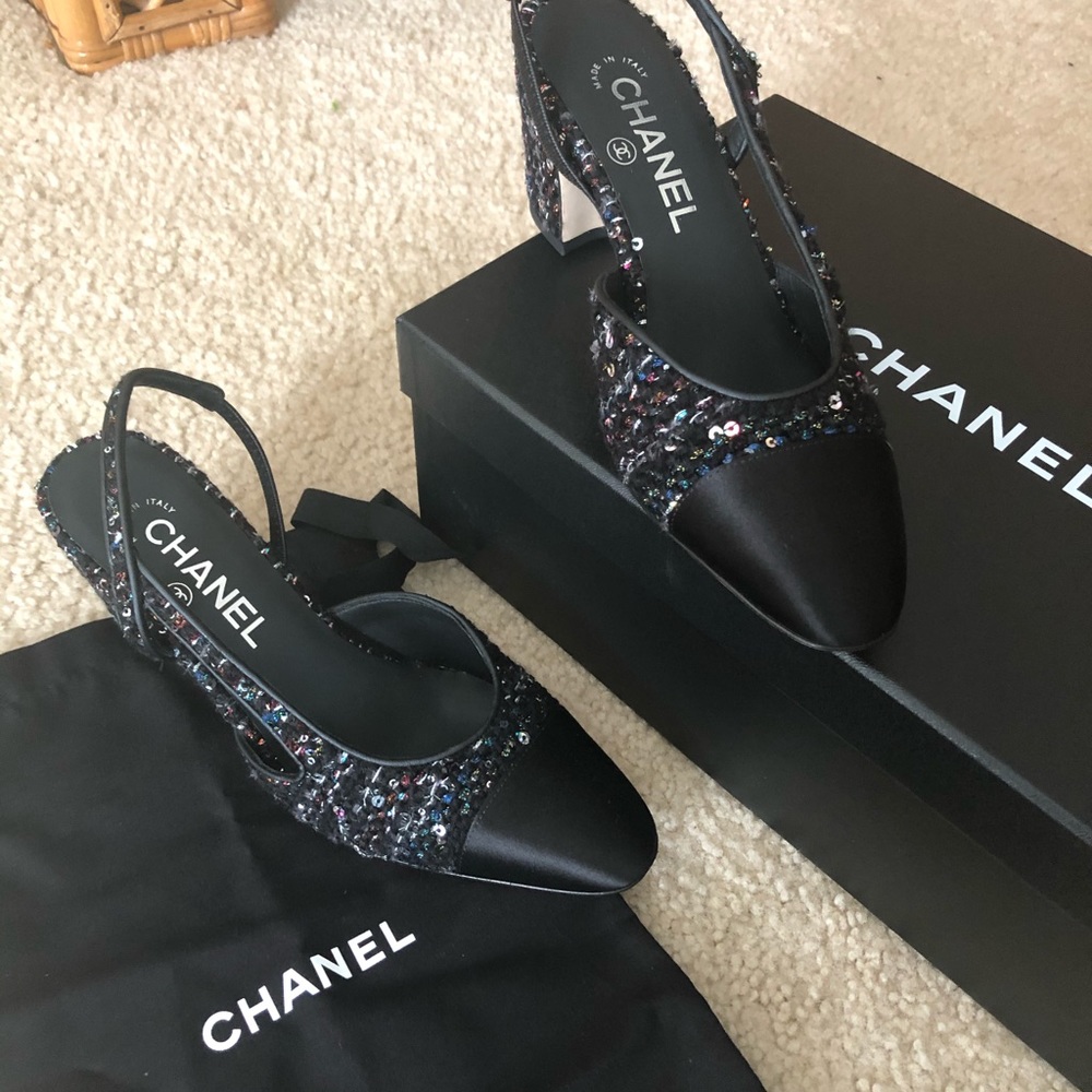 *BRAND NEW* Unique Tweed Chanel Slingbacks…